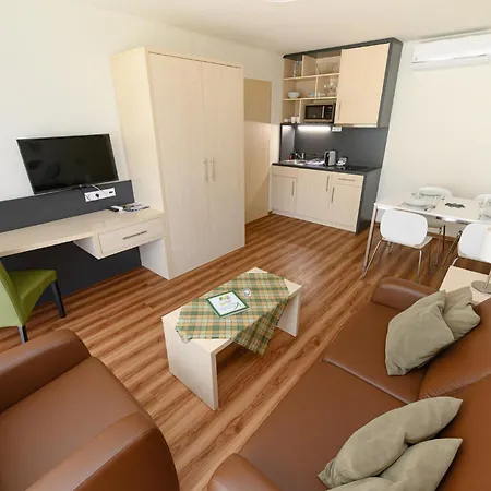 A Mi Hazunk 기에네스디아스